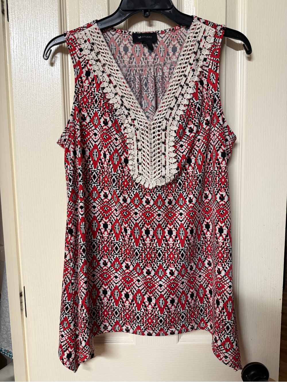 AB Studio Red & Black Geometric Crochet-Trim V-Neck Camisole